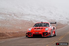 [Translate to Spanish:] 2015 Porsche BBI Turbo Cup driven by Raphael Astier racing to victory in the 2021 Pikes Peak Open class