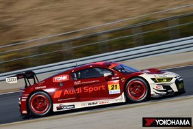 [Translate to Spanish:] Hitotsuyama Audi R8 LMS racing to 1st place finish in the GT300 class