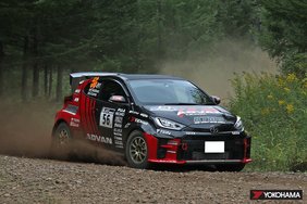[Translate to Portuguese:] ADVAN KTMS GR YARIS driven by Fumio Nutahara and Shungo Azuma in 2021